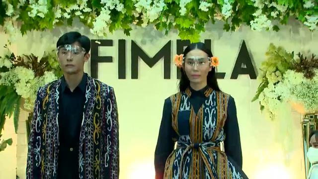 Fashion show motif batik mersiah tenun dan tenun lima permata di Fimela Magnificent 11.