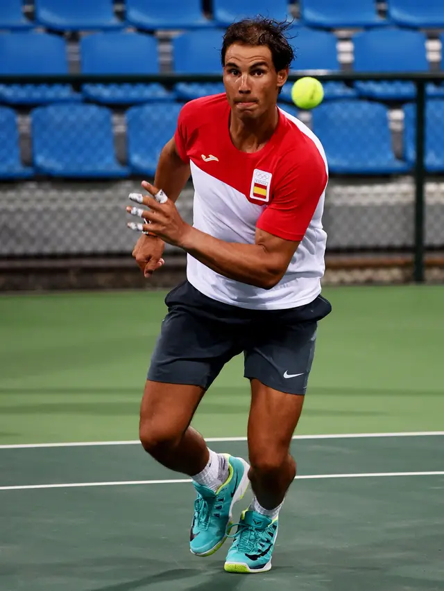 Kejar Bola Tenis