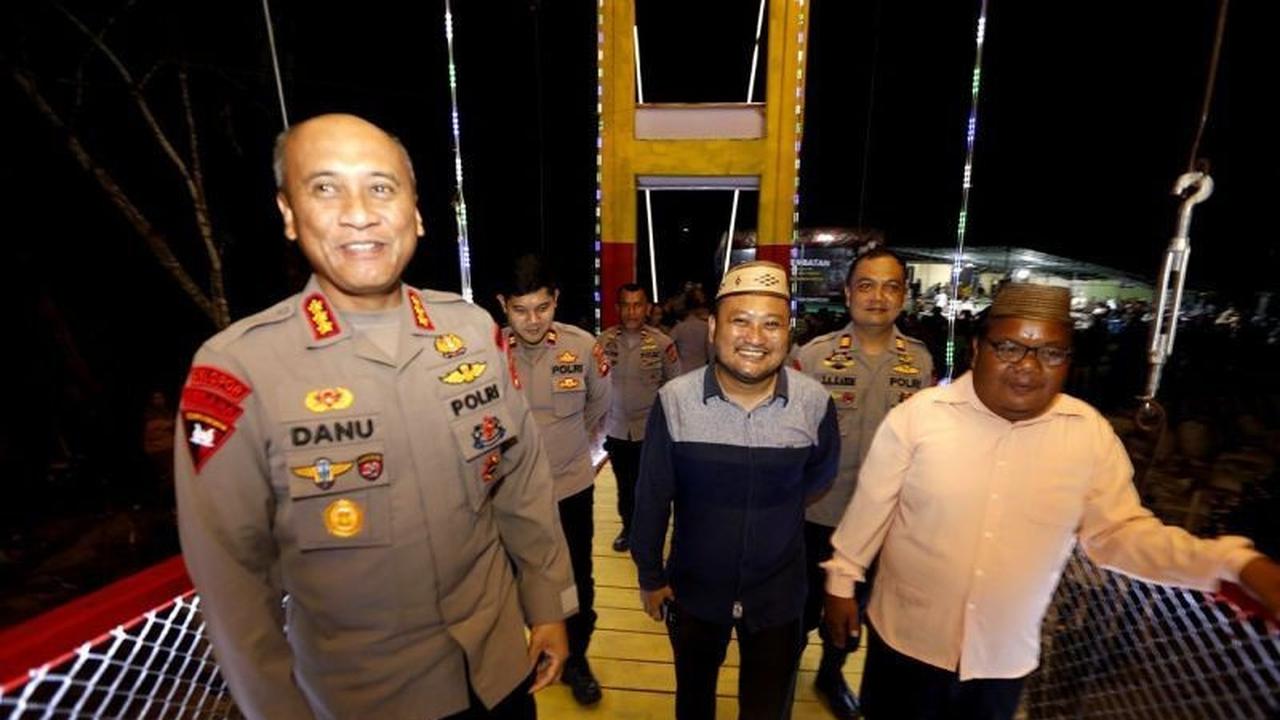 Warga Molalahu Sambut Gembira Perbaikan Jembatan Gantung oleh Brimob Polda Gorontalo