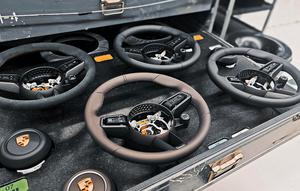 Daur ulang pada lmbah campuran dilakukan oleh Porsche menjadi busa untuk kemudi (Autocar)