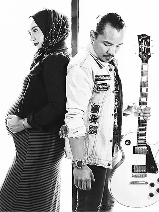 Banjir ucapan selamat dari para pengikutnya. Tidak sedikit juga yang menyebut kelahirannya anak pertama pasangan ini menjadi generasi penerus rock. (Instagram/faust_photography)