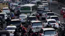 Suasana lalu lintas di persimpangan Jalan Medan Merdeka Timur, Jakarta, Rabu (14/1/2015). (Liputan6.com/Faizal Fanani)