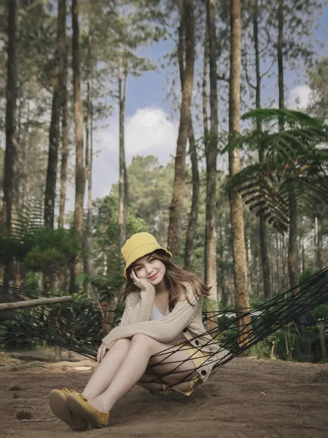 Main Sinetron Baru, Ini 7 Gaya Kasual Icha Nabilah Saat Liburan