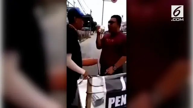 VIDEO: Pria Ngamuk ke Jasa Penukaran Uang