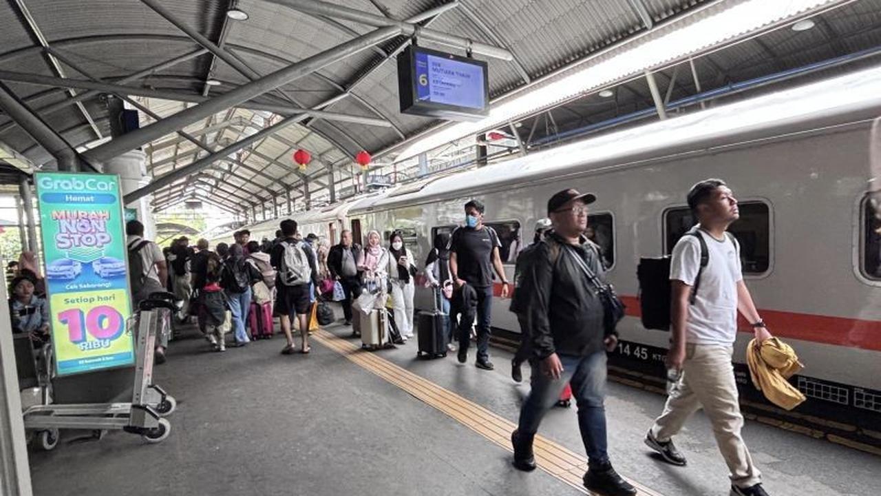 KAI Daop 8 Surabaya Layani Puluhan Ribu Pelanggan Selama Libur Imlek 2026