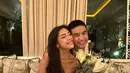 Selain kariernya di dunia hiburan, putra dari Iis Dahlia ini pun kerap disorot soal kehidupan asmaranya. Memiliki kekasih bernama Baila Fauri, kebersamaan keduanya kerap diabadikan dalam media sosial Instagram. (Liputan6.com/IG/@iamdevano)