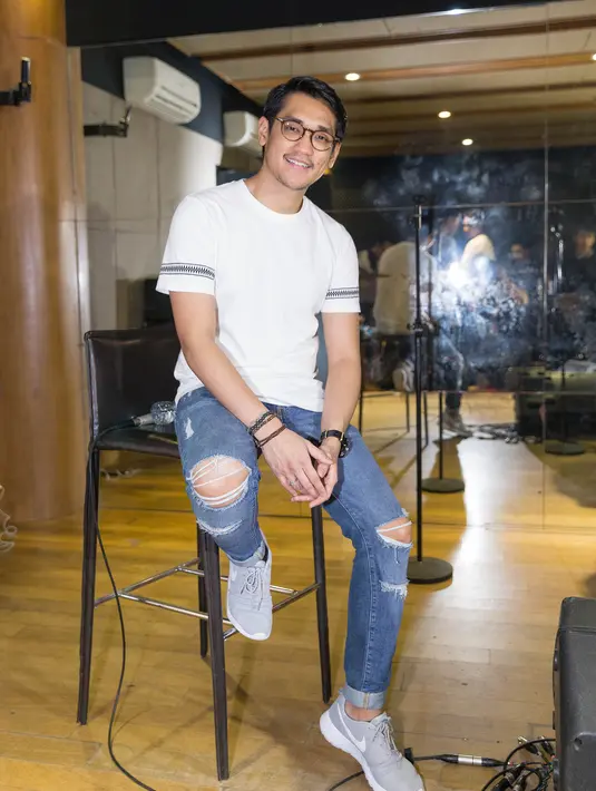 Afgan terus melakukan persiapan jelang konser The Biggest Concert Afgan Sound of Love. Dalam konsernya kali ini, Afgan menggandeng DJ Mahesa untuk berkolaborasi. (Foto: Dezmond Manullang/Bintang.com)