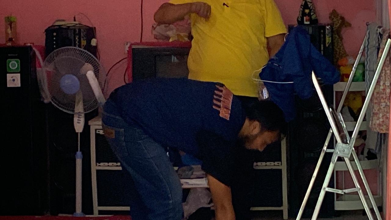 Wanita Paruh Baya Ditemukan Tewas di Kontrakan, Ada Luka di Leher dan Darah Berceceran