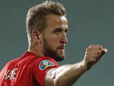 Penyerang Inggris, Harry Kane berselebrasi usai mencetak gol ke gawang Bulgaria pada pertandingan Grup A Kualifikasi Piala Eropa 2020 di Vasil Levski National Stadium, Sofia (15/10/2019). Inggris menang telak 0-6 atas Bulgaria. (AP Photo/Vadim Ghirda)