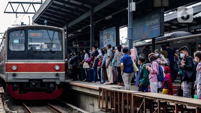 FOTO: Kapasitas Penumpang KRL Jabodetabek Naik Jadi 80 Persen