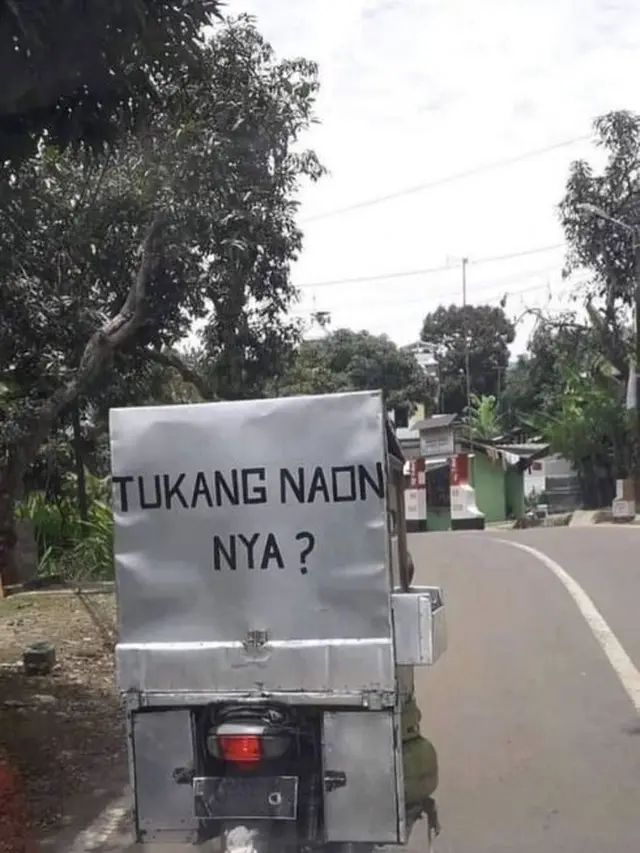6 Tulisan Nyeleneh di Gerobak Motor Ini Bikin Pembeli Jadi Salah Fokus