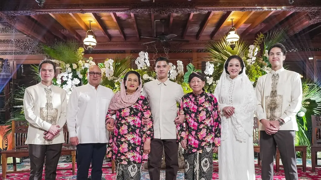 Potret Ibu Maia Estianty di Acara Siraman Al Ghazali