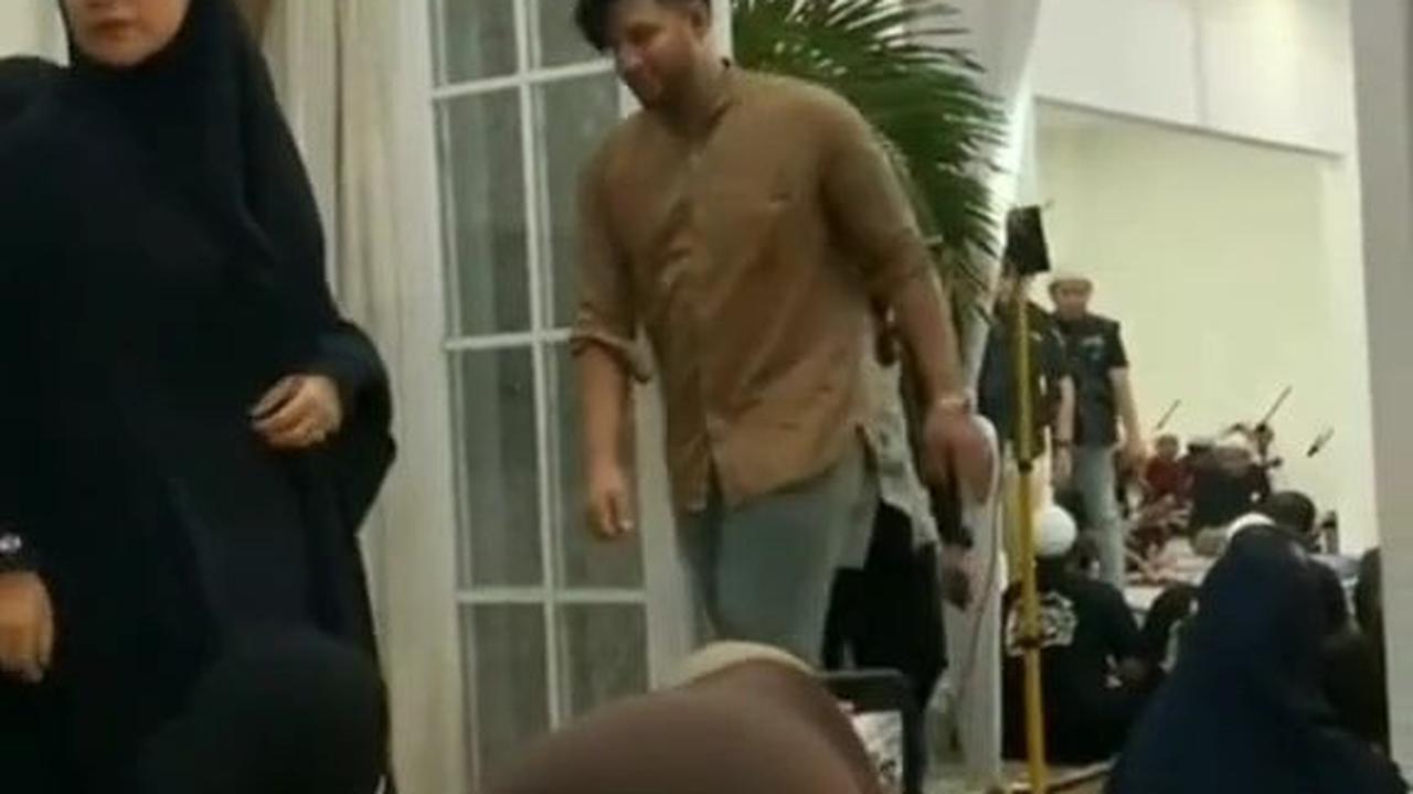 Terlihat Canggung, Ini 7 Momen Pertemuan Irish Bella dan Ammar Zoni di Kajian Umi Pipik