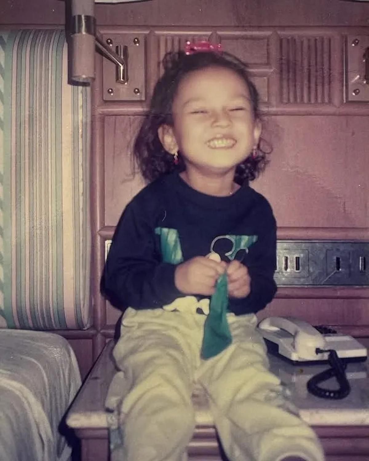 7 Potret Masa Kecil Erika Carlina, Cantik Dari Dulu
