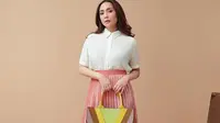 Nagita Slavina X ROUNN luncurkan tote bag Aurora. (dok. Instagram @rounnofficial/https://www.instagram.com/p/CN908yhDl6M/Dinny Mutiah)