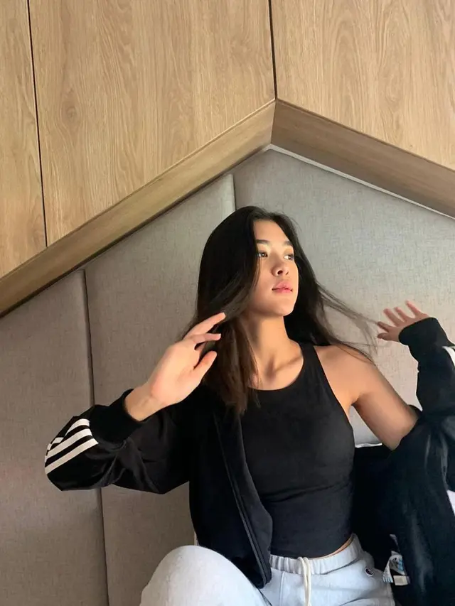 Jarang Tersorot, Ini 6 Potret Kayra Miendra Anak Mieke Amalia yang Seorang Model