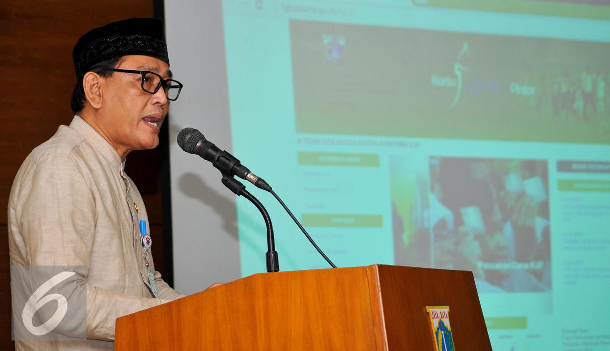 Wakil Kepala Dinas Pendidikan DKI Jakarta, Sopan Adrianto memberikan sambutan saat peluncuran Kartu Jakarta Pintar (KJP) berbasis teknologi di kantor Dinas Pendidikan, Jakarta, Jumat (10/7/2015). (Liputan6.com/Yoppy Renato)