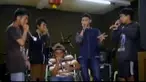 Siapa sangka pentolan grup musik beatbox ini adalah seorang remaja yang tidak sempurna secara fisik.