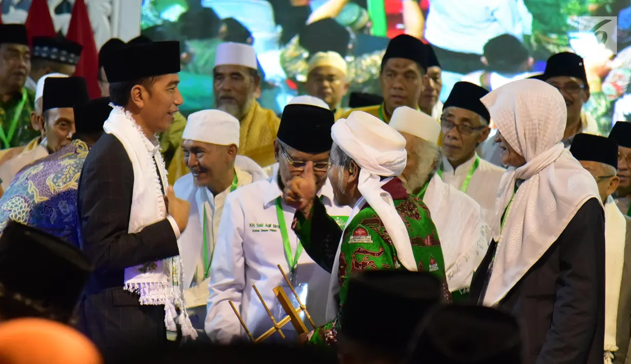 Presiden Joko Widodo menghadiri pembukaan musyawarah nasional dan konferensi besar NU di Banjar, Jawa Barat, Rabu (27/2). Jokowi mengucapkan terima kasihnya atas peran PBNU yang telah berkontribusi dalam merawat keutuhan NKRI. (Liputan6.com/Angga Yuniar)