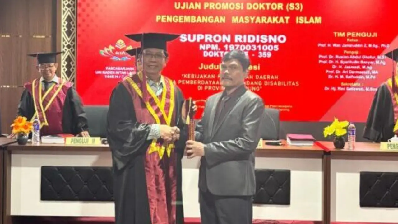 Bikin Disertasi Soal Disabilitas, Mahasiswa Difabel di Lampung Sabet Gelar Doktor