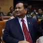 Menteri Pertahanan Prabowo Subianto bersiap mengikuti rapat kerja dengan Komisi I DPR di Kompleks Parlemen, Senayan, Jakarta, Senin (11/11/2019). Rapat perdana Komisi I bersama Menhan Prabowo ini membahas rencana kerja dan anggaran Kementerian Pertahanan Tahun 2020. (Liputan6.com/Johan Tallo)