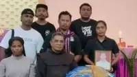 Momen Haru Pemakaman Guru Asal Flores NTT yang Ditembak KKB di Yahukimo Papua. (Dok: IG @belu_update&nbsp;https://www.instagram.com/p/DHnHhy8z9k_/?img_index=1&amp;igsh=NDJrZzQ3OW5mc2Nh)