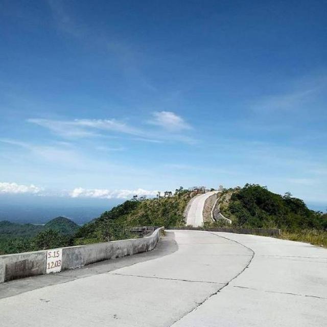 Jalan menuju ke Gunung Kelud