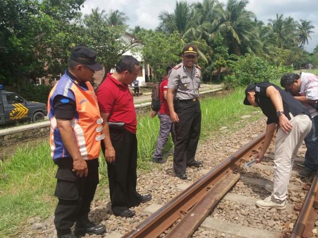 Teror Potongan Besi Bekas Di Rel Kereta Api Aksi Sabotase Regional Liputan6 Com