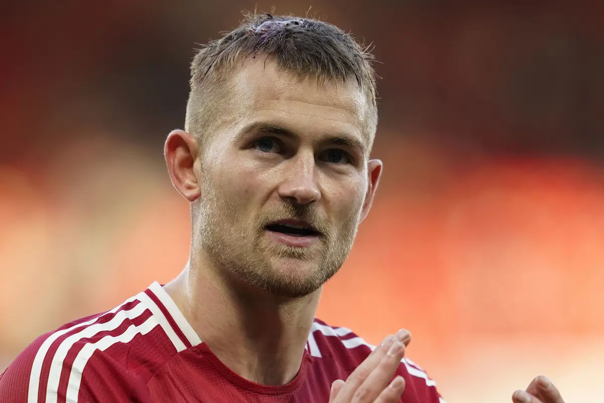 Foto: Pengorbanan Berdarah-Darah Matthijs de Ligt saat Bawa MU Menang Comeback atas Brentford di Liga Inggris