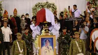 Gubernur Sumut periode 2006-2008, Rudolf Pardede, dimakamkan secara militer di Monumen DR TD Pardede, Jalan Binjai Kilometer (Km) 10, Kabupaten Deli Serdang, Sabtu, 1 Juli 2023