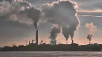 Ilustrasi polusi udara. (dok.Maxim Tolchinskiy/Unsplash.com)