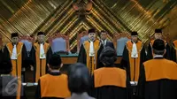 Ketua Mahkamah Agung (MA) Muhammad Hatta Ali melantik enam Hakim Agung di Gedung sekretariat MA, Jakarta, Rabu (5/8). Enam hakim agung baru itu adalah Suhardjono, Wahidin, Sunarto, Maria Anna Samiyati, Yosran, dan Mukti Arto. (Liputan6.com/Faizal Fanani)