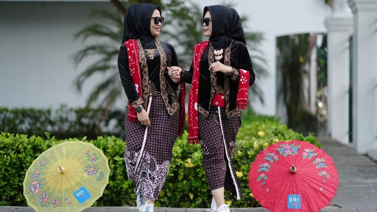 Rawat Tradisi Busana Jawa, Koperasi Pokoke Blangkon Malioboro Sukses 'Sulap' Wisatawan Jadi Bangsawan Jogja