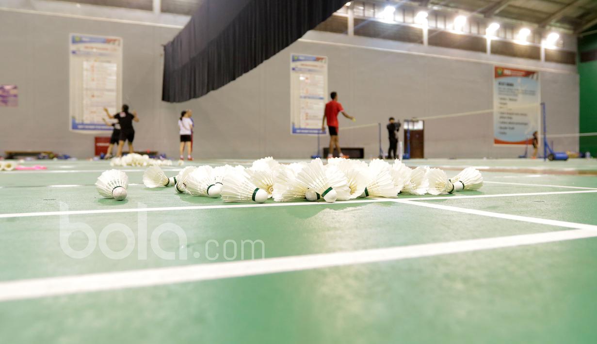 Para pebulu tangkis sedang berlatih di  Pusat latihan Pelatnas Indonesia, Cipayung, Jakarta, (4/1/2017). (Bola.com/Nicklas Hanoatubun)