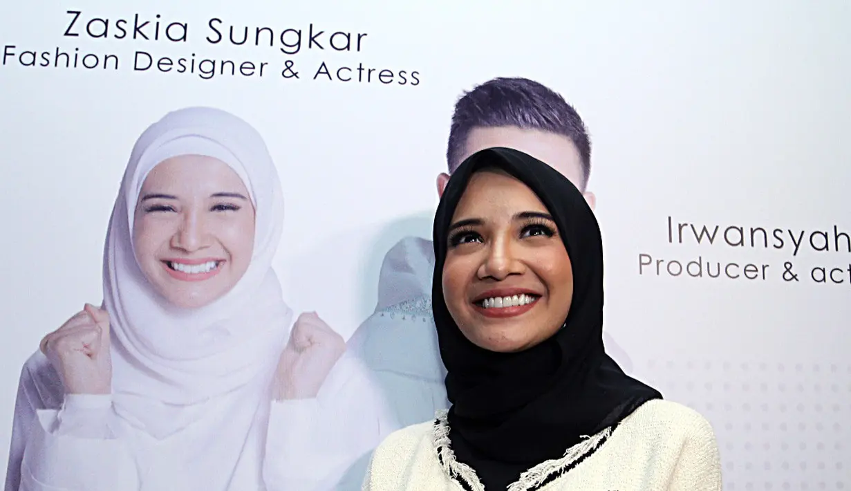 "Menurut aku (bisnis) berjamaah emang lebih puas sih, jadi lebih banyak pahala dan banyak doa. jadi temen-temen juga banyak insight-insight, kalau kita berdua kan insight nya cuma berdua doang, kalau rame kan keluar idenya," tutur Irwansyah.