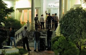 Polisi melakukan olah TKP di Perumahan Bukit Baja Sejahtera (BBS) 3, Kota Cilegon, tempat ditemukannya seorang bocah berusia 9 tahun tewas bersimbah darah. (Foto: Istimewa).