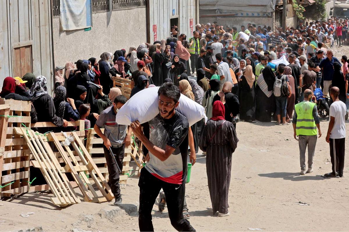 FOTO: Sekarung Tepung Harapan di Tengah Krisis Pangan  di Gaza yang Makin Parah