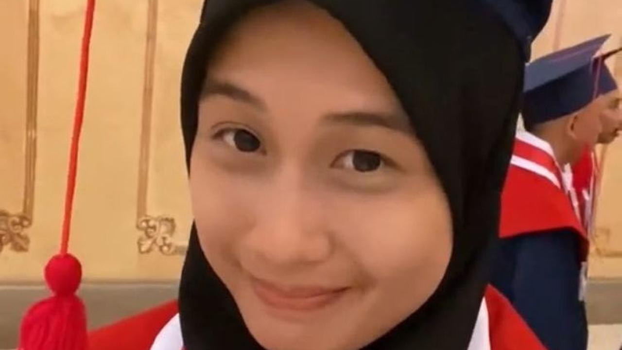 Viral Curhatan Mahasiswi Wisuda Tanpa Kehadiran Orang Tua, Kisahnya Bikin Haru