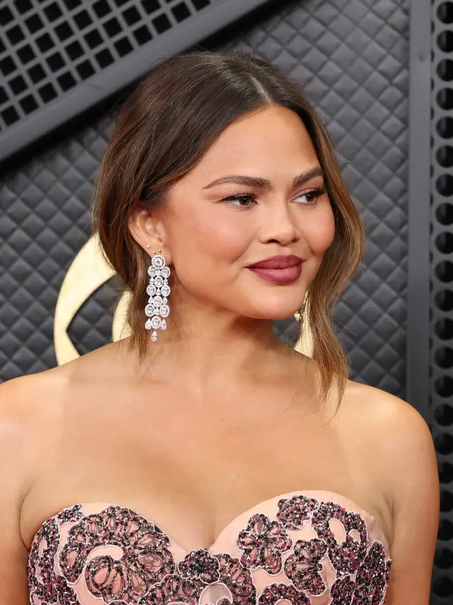 Bertabur Berlian Chopard, Adu Gaya Sabrina Carpenter hingga Paris Hilton di Red Carpet Grammy Awards