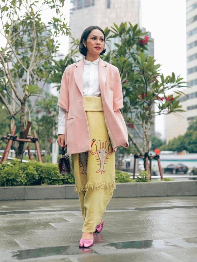 10 Inspirasi Outfit Cewek Kue ala Artis Tanah Air, Paula Verhoeven hingga Cinta Laura