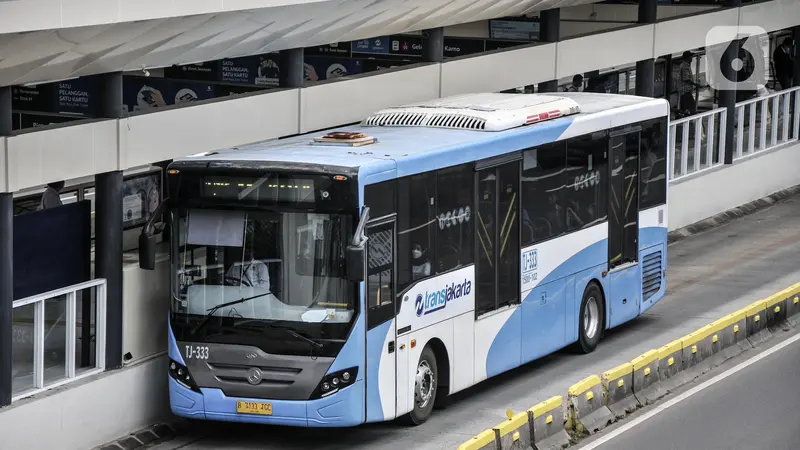 Bus Transjakarta Kembali Beroperasi 24 Jam