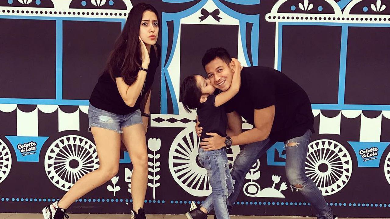 Fairuz, anaknya, dan Sonny Septian