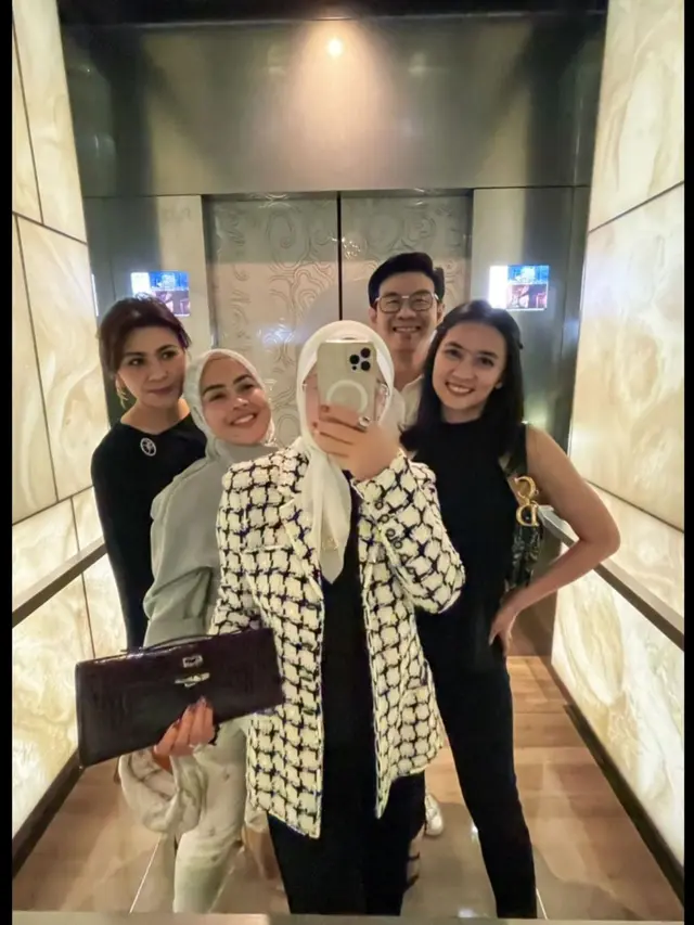 Syahrini dan Reino Barack