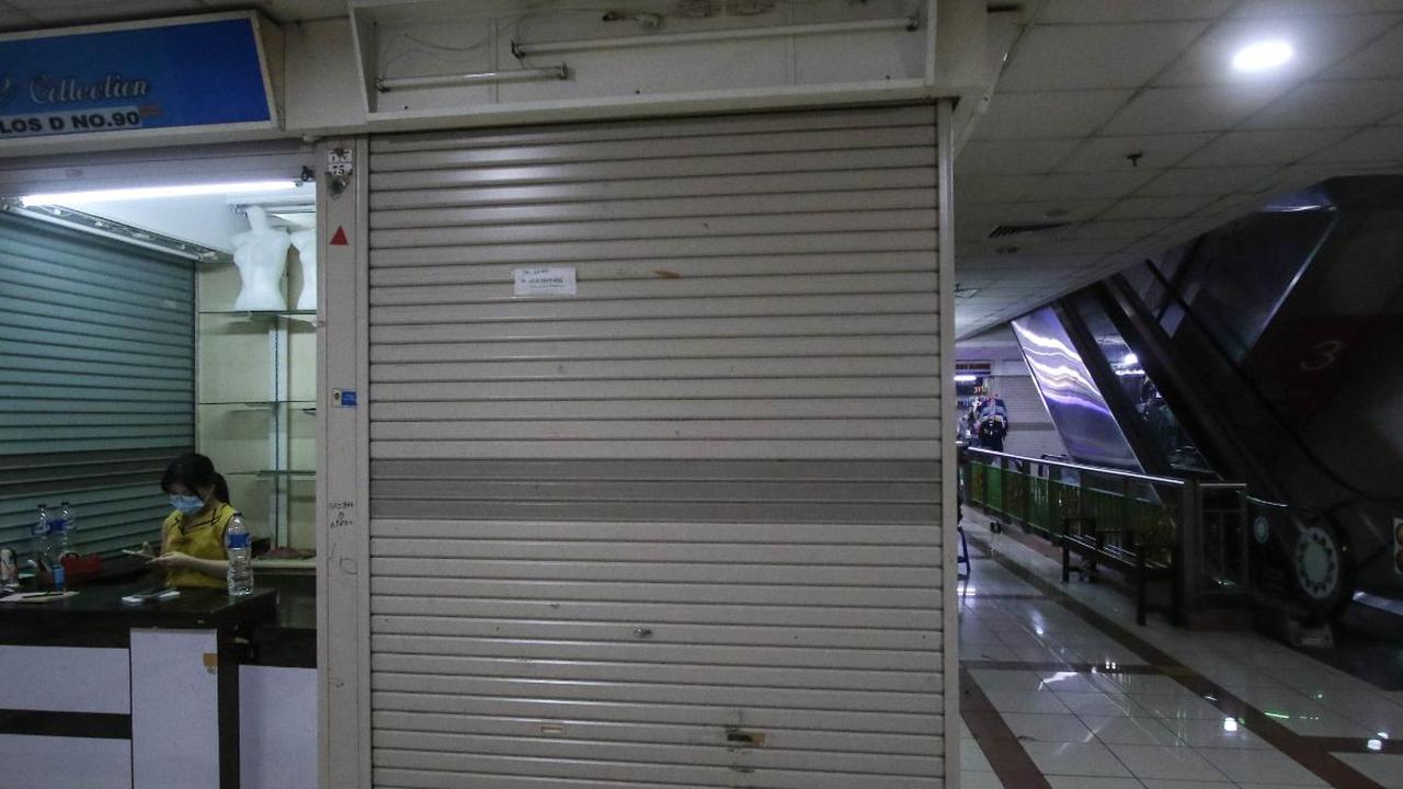 Dampak dari dominasinya toko online maupun live streaming di online shop, mengakibatkan sebagian pertokoan di Pasar Tanah Abang Blok A dan B  di Jakarta pada Selasa (19/9/2023) tutup.