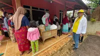 Relawan Yellow Clinic membantu korban gempa Cianjur. (Ist)