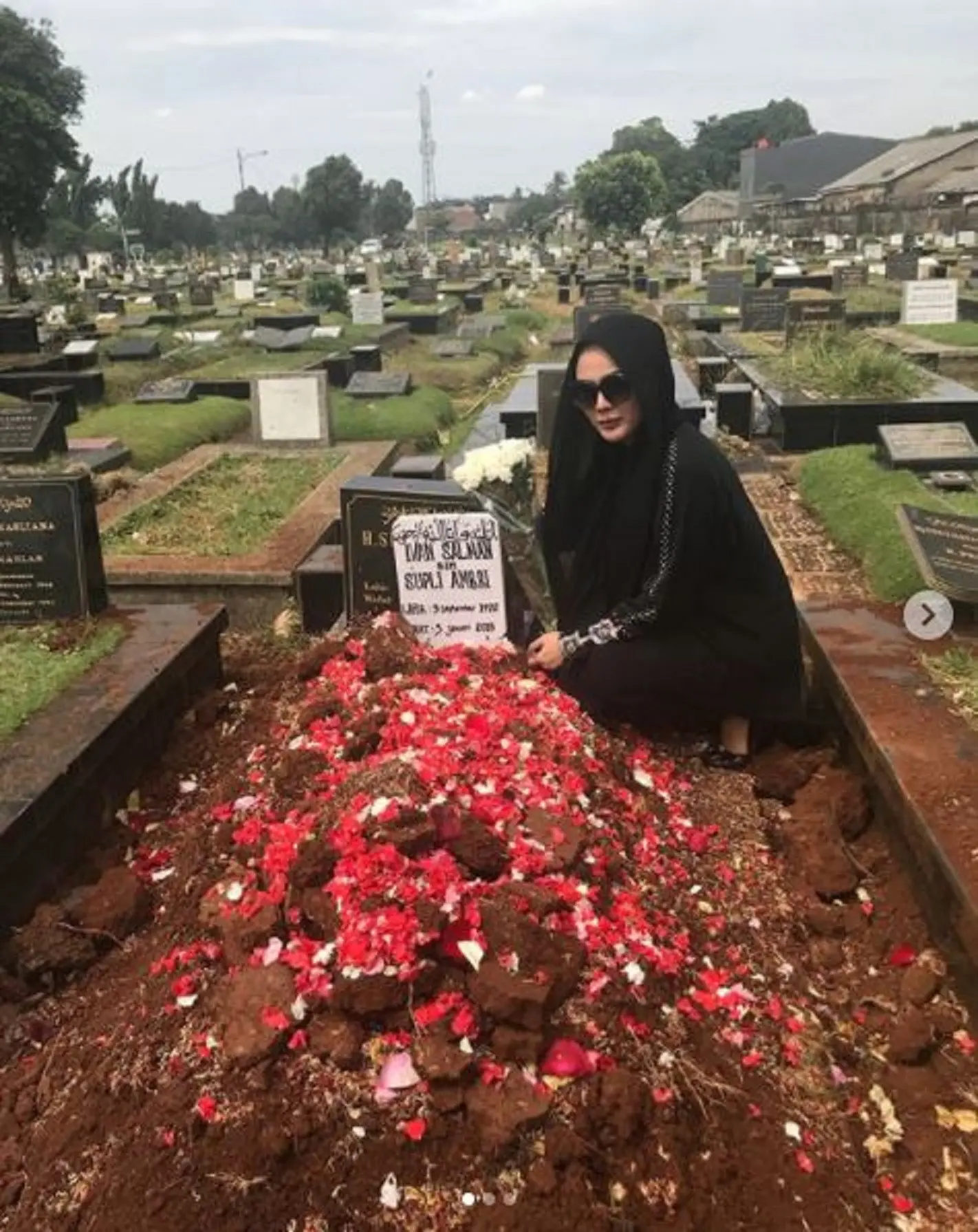 Anggita Sari berduka atas meninggalnya calon suami, Ivan Salman (Instagram/@anggitasari612)