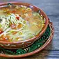 Soto adalah kuliner khas Indonesia yang terdiri dari sup, daging, dan sayuran. Beberapa daerah di Indonesia menciptakan kreasi sotonya masing-masing (Freepik/Frimufilms).