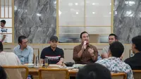 Mengenakan kemeja cokelat, Muhammad Puri Andamas siap maju dan memenangkan pemilihan Ketua Umum HIPMI Sumsel periode 2024-2027 (Dok. Humas Puri Andamas / Nefri Inge)