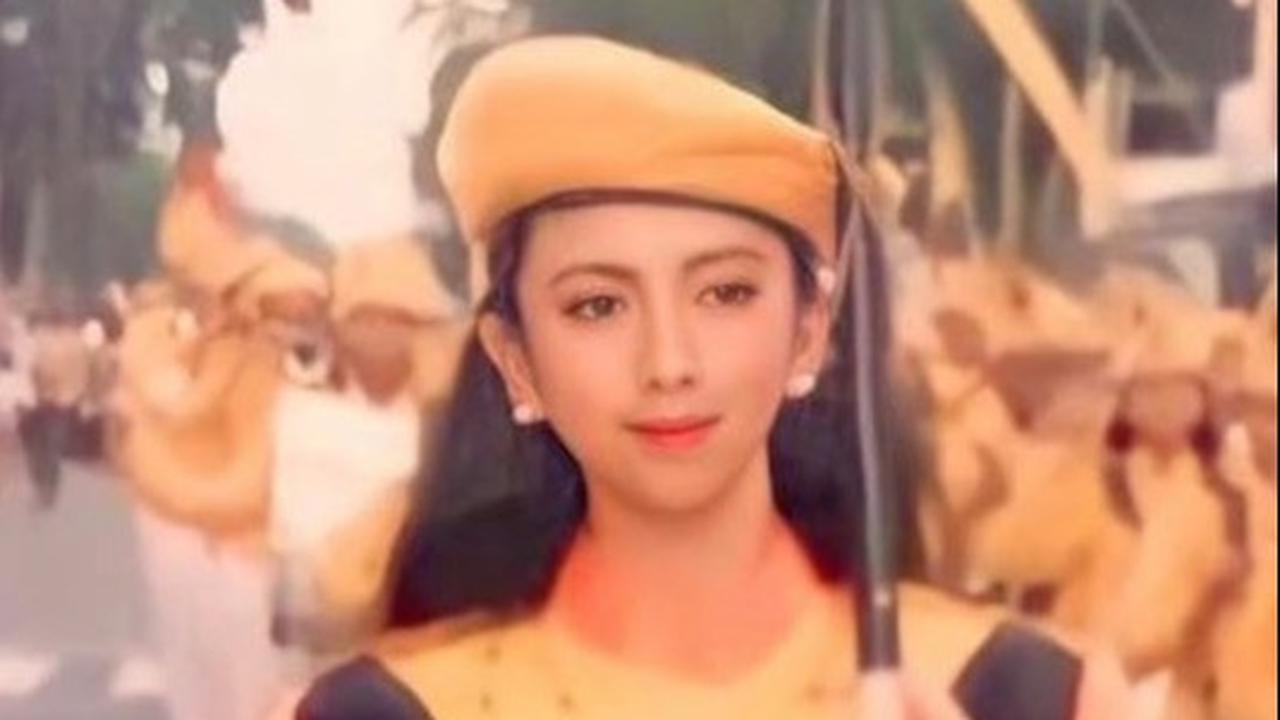 Gadis cantik ini dikenal sebagai remaja multitalenta. Ia kerap terlibat di acara seni seperti marching band sebagai mayoret. Parasnya yang cantik dan bakatnya yang mumpuni membuat posisi mayoret sangat pas untuknya.