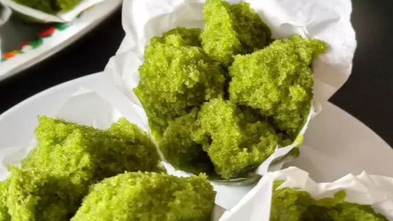 <b>5. Bolu Mekar Green Tea</b>